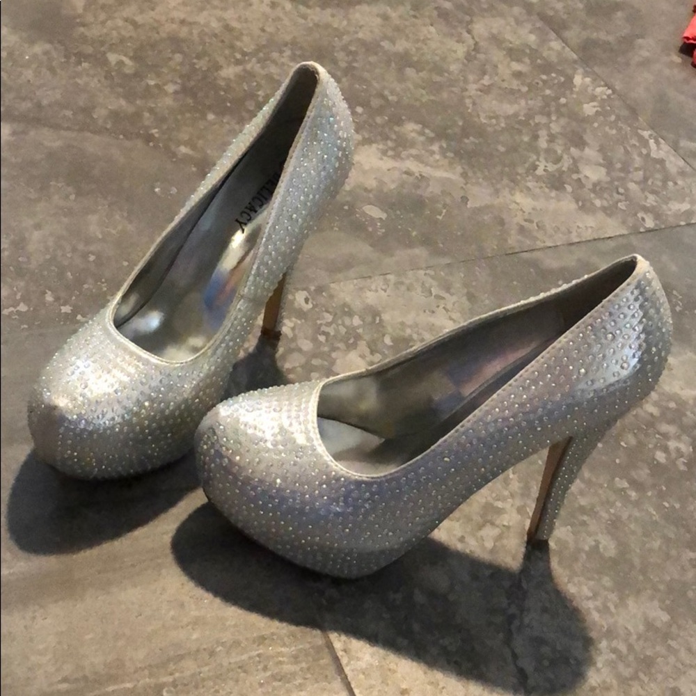 Delicacy hills size 8